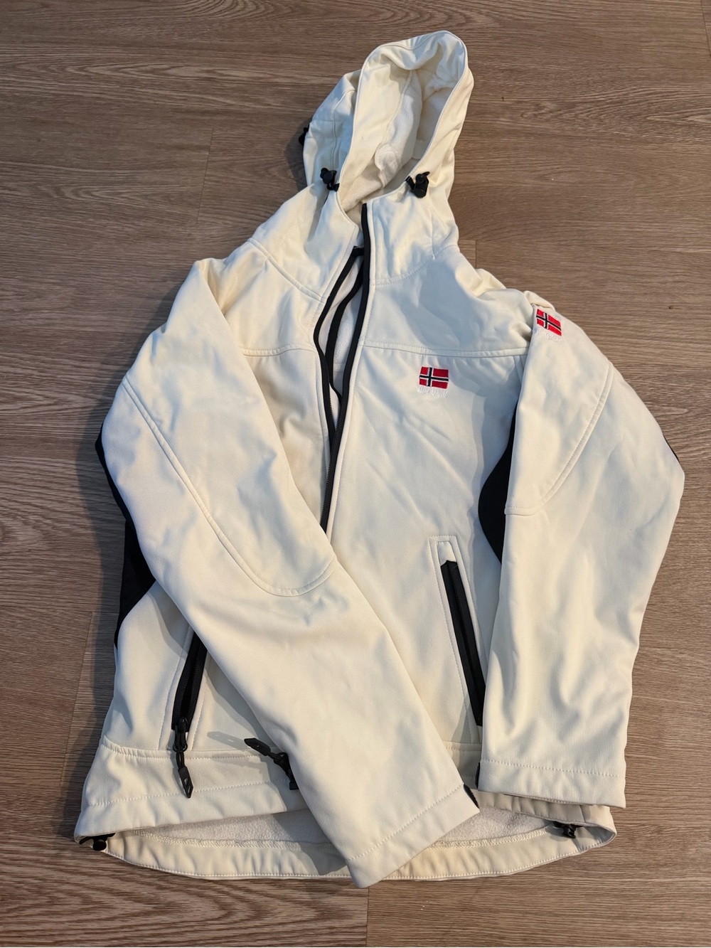 White Hooded Softshell Jacket with Norwegian Flag